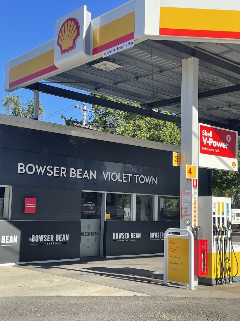Petrol Station and Convenience Store. Violet Town, Victoria Fay